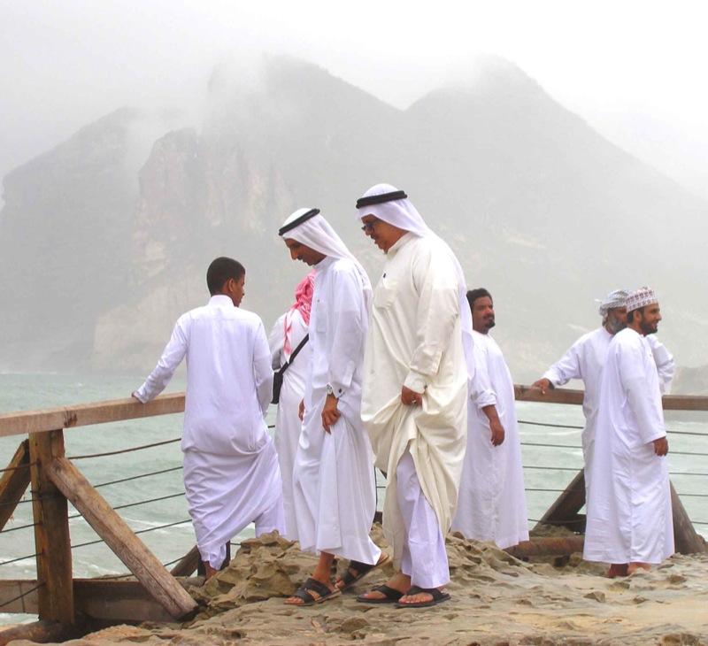 traditional uae clothing