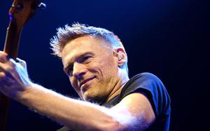 Thumbnail for Bryan Adams in Concert - December 17