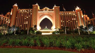 Atlantis the Palm, at night