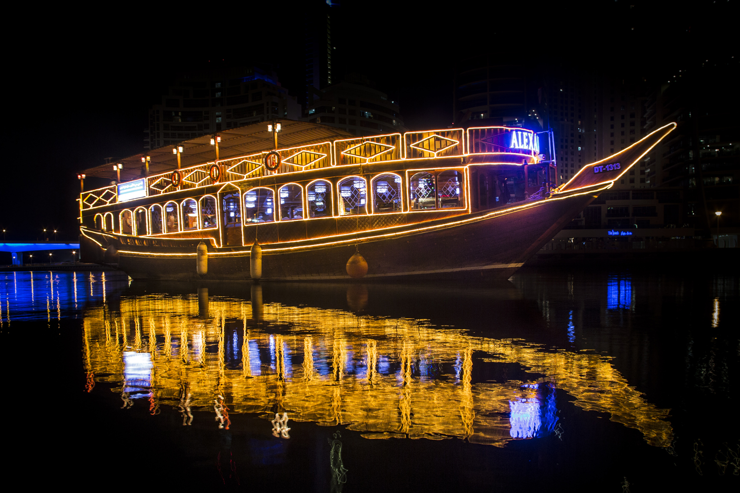 show in dhow cruise