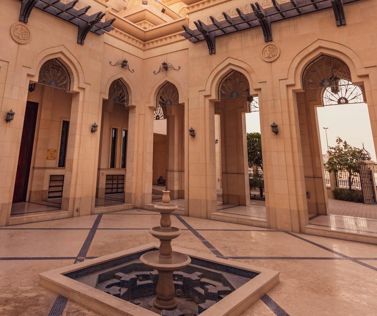 fountain at mosque in Dubai